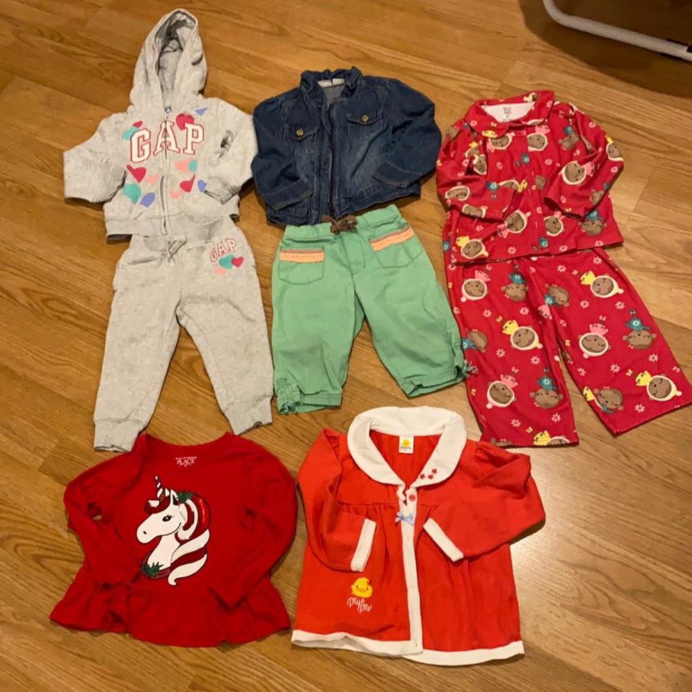 Girl 2T 8 pieces clothes bundle